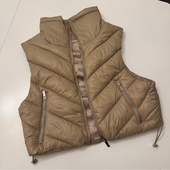 Buffbunny Puffer Vest - Picture 2 of 9